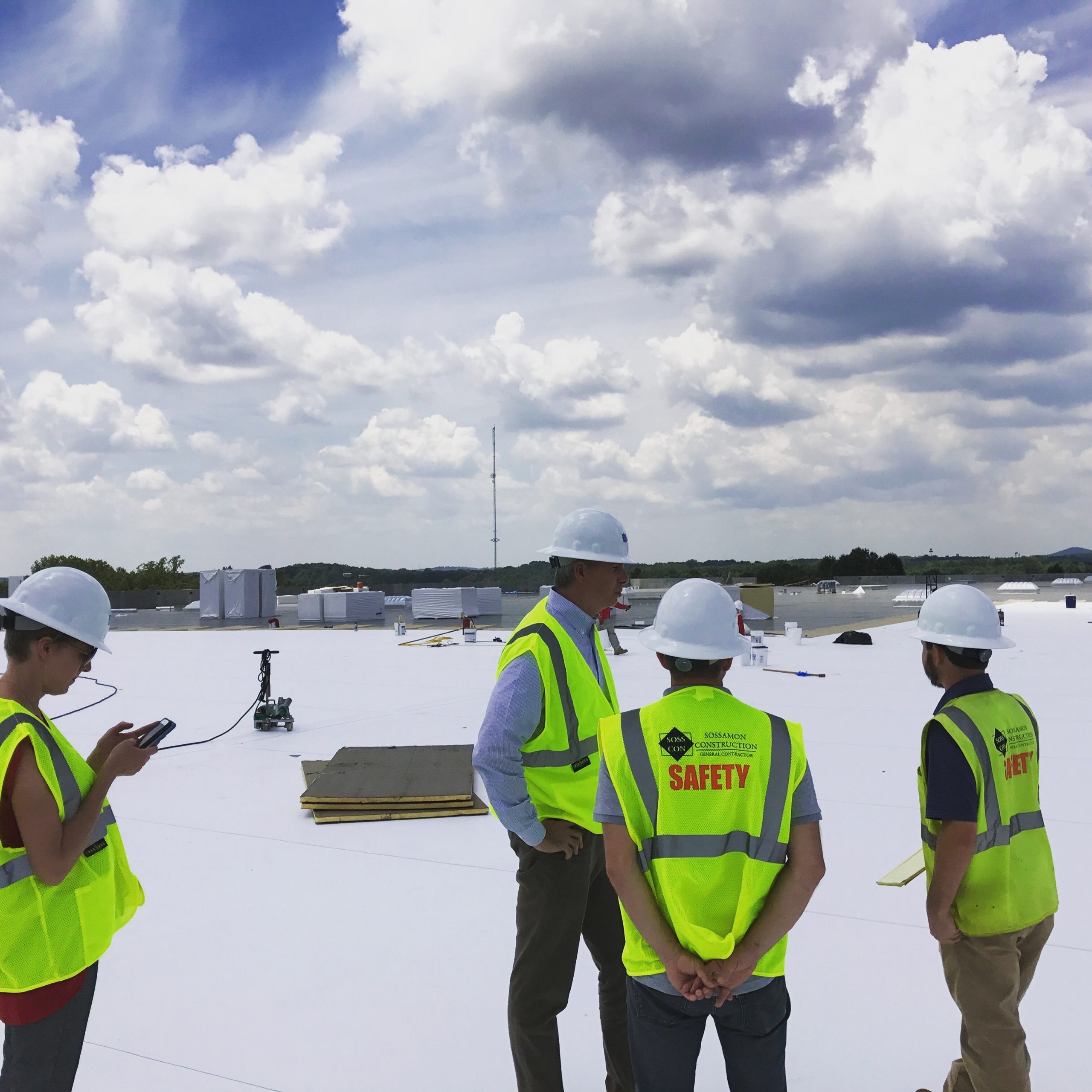 Featured image for “Roof-walk at Daimler Logistics Center”